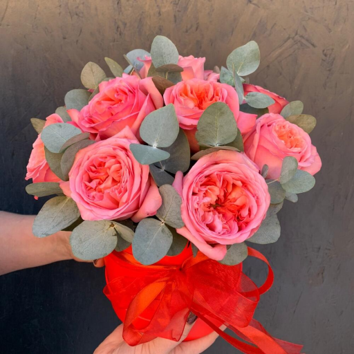 Шляпная коробка с пионовидными розами "Пинк Экспрешн". Фото №1
