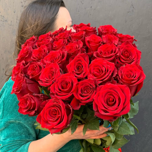 Букет из 31 длинной красной розы "Эксплорер". Фото №1