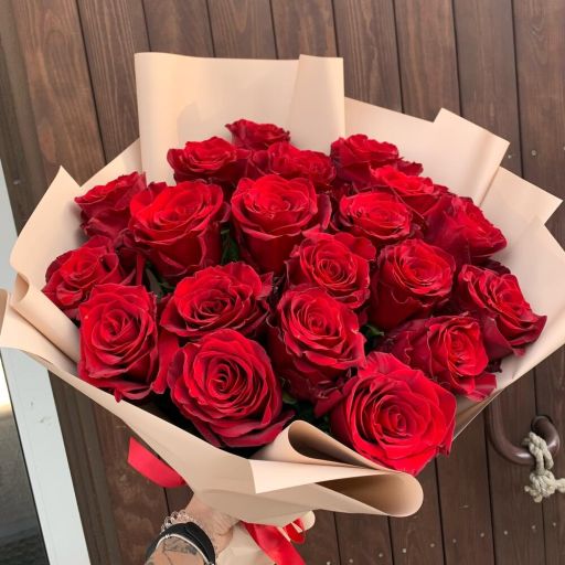 Букет из 21 красной розы "Эксплорер". Фото №1