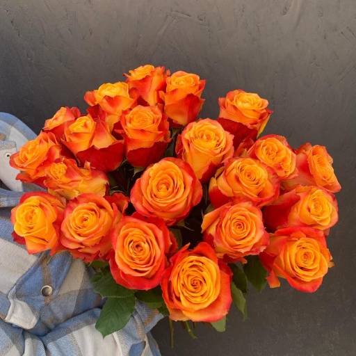 Букет из 21 красно-желтой розы «Силантой». Фото №1