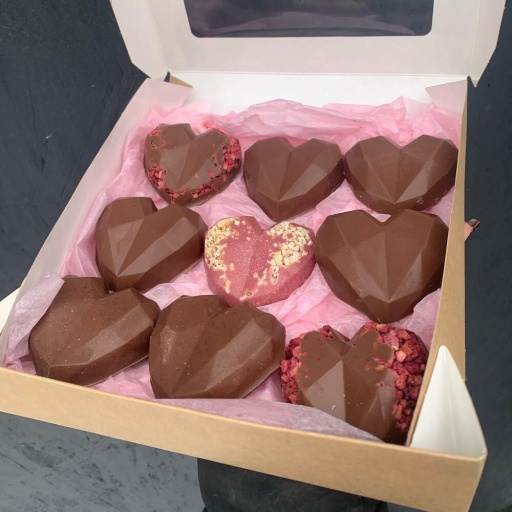Набор из шоколадных конфет ручной работы "Шоколадная валентинка". Фото №1