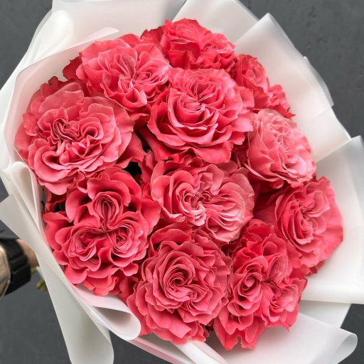 Букет из 11 розовых пионовидных роз Кантри Блюз. Фото №1