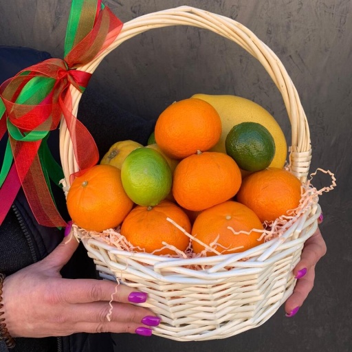 Фруктовая подарочная корзина с мандаринами, лимонами, лаймами и помело «Цитрус". Фото №1