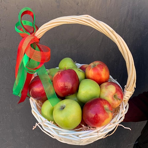 Фруктовая подарочная корзина с яблоками «Яблочное лукошко". Фото №2