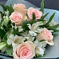 Букет из розовых роз, альстромерии и зелени «Матильда». Фото №7