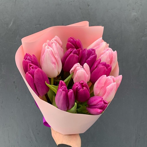 Букет из 15 фиолетовых и розовых тюльпанов "Милана". Фото №4