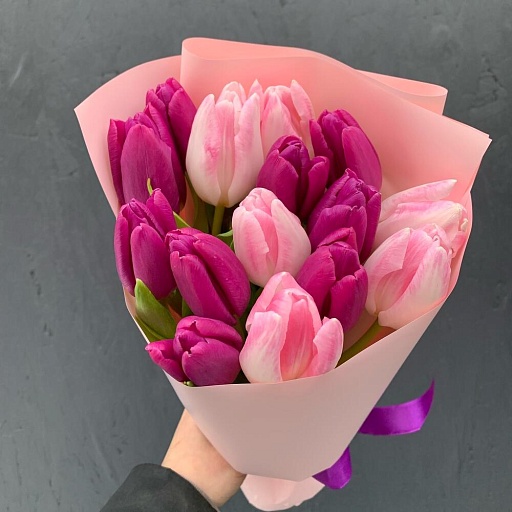 Букет из 15 фиолетовых и розовых тюльпанов "Милана". Фото №5