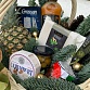 Подарочная корзина с благородными сырами, оливками, вялеными томатами, фруктами и новогодним декором "Пинэпл". Фото №6