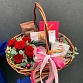 Подарочная корзина с чаем, кофе, шоколадными конфетами и красными розами «Престиж». Фото №3