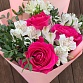 Букет из белых альстромерий, розовых роз и зелени "Маркиза". Фото №7