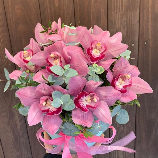 Шляпная коробка с розовыми орхидеями и эвкалиптом "Антуанетта". Фото №2