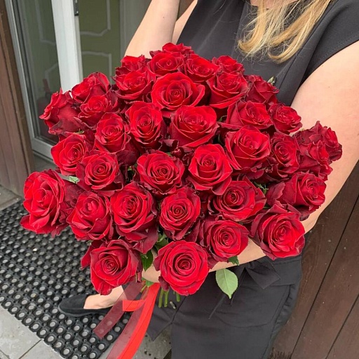 Букет из 25 красных роз "Сандра". Фото №2