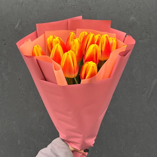 Букет из 15 желто-красных тюльпанов "Смэш". Фото №4