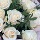 Букет из 15 белых роз с эвкалиптом "Венделла". Фото №6