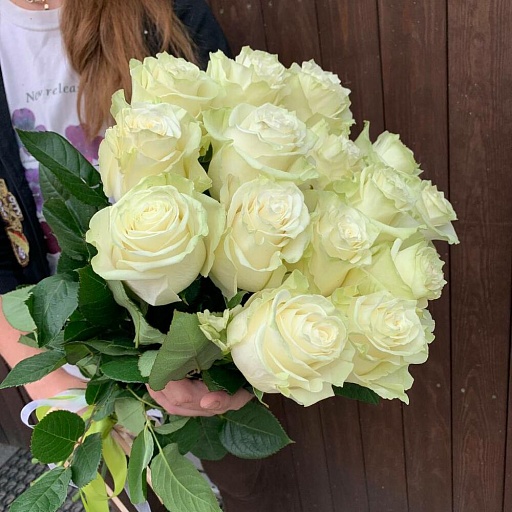 Букет из 15 белых роз "Мондиаль". Фото №2