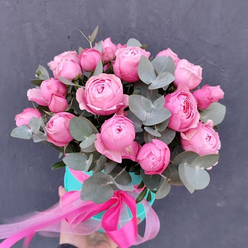 Шляпная коробка с кустовыми пионовидными розами "Английская роза". Фото №3