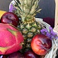 Фруктовая подарочная корзина с экзотическими фруктами и декором «Тропикана». Фото №6