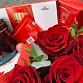Подарочная корзина с шоколадными конфетами и композицией из роз "Для милых дам". Фото №6