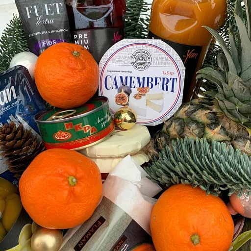 Подарочная корзина с фруктами, сырами, соленьями, икрой и грибами "Праздничное застолье". Фото №5