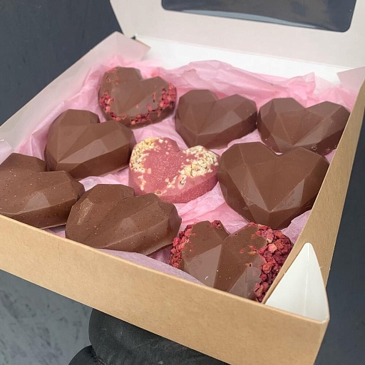 Набор из шоколадных конфет ручной работы "Шоколадная валентинка". Фото №3