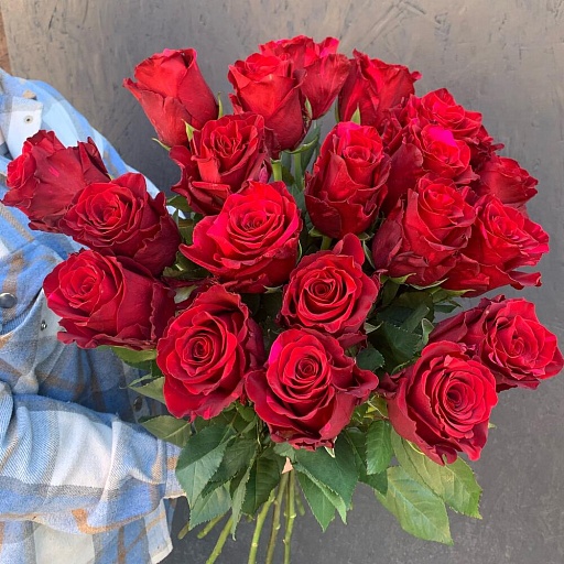 Букет из 21 красной розы «Ред Пантер». Фото №4