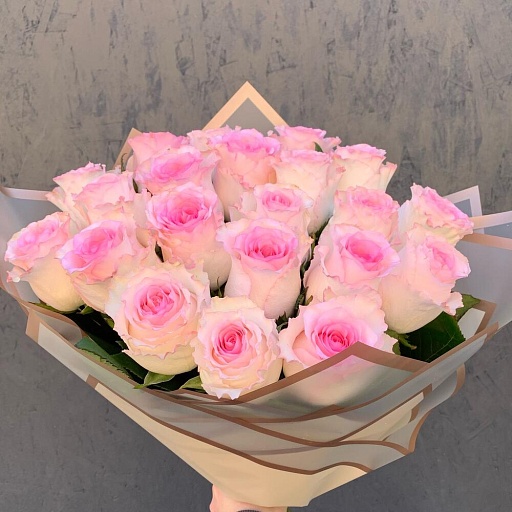 Букет из 21 розовой розы «Мандала». Фото №3