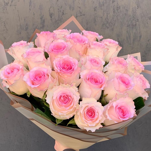 Букет из 21 розовой розы «Мандала». Фото №4