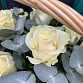 Корзина с белыми розами и эвкалиптом "Эвкалиптовый лес". Фото №7