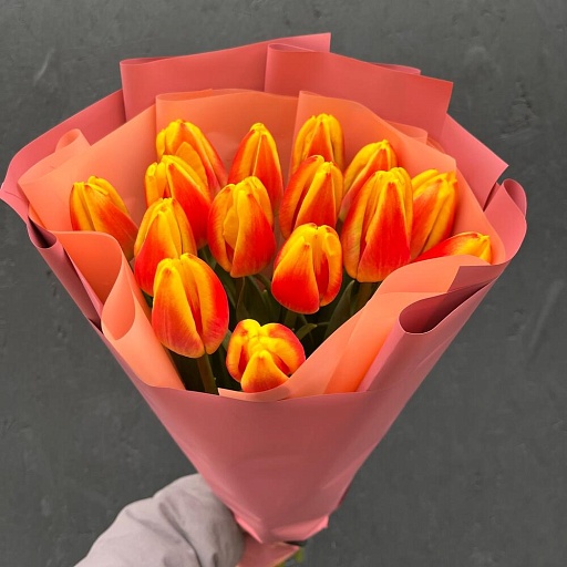 Букет из 15 желто-красных тюльпанов "Смэш". Фото №3
