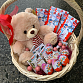 Подарочная корзина со сладостями и мягкой игрушкой "Сладкий мишка". Фото №1