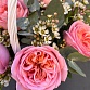 Корзина с пионовидными розами Пинк Экспрешн, эвкалиптом и ваксфлауэром "Дэни". Фото №7