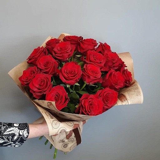 Букет из 19 красных роз "Эксплорер". Фото №2