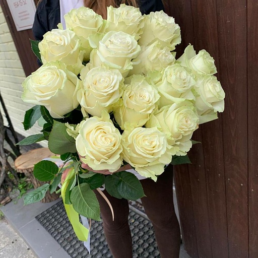Букет из 15 белых роз "Мондиаль". Фото №5