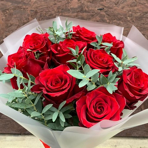 Букет из 9 красных роз и эвкалипта "Боско". Фото №2