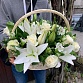 Корзина с лилией, белыми розами, альстромерией и декоративной зеленью «Весенний сад» . Фото №7
