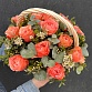 Корзина с пионовидными розами Кахала, эвкалиптом и ваксфлауэром "Белуччи". Фото №7