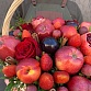 Фруктовая подарочная корзина с гранатами, розами, яблоками, ягодами и корицей "Ред Вельвет". Фото №7