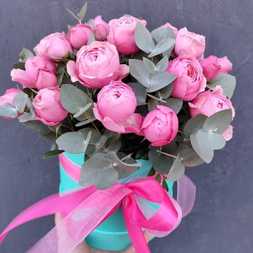 Шляпная коробка с кустовыми пионовидными розами "Английская роза". Фото №5