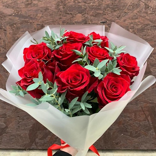 Букет из 9 красных роз и эвкалипта "Боско". Фото №3