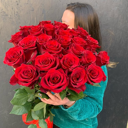 Букет из 25 красных роз "Эксплорер". Фото №2