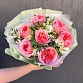 Букет из розовых роз, альстромерии и зелени «Маргарита». Фото №7