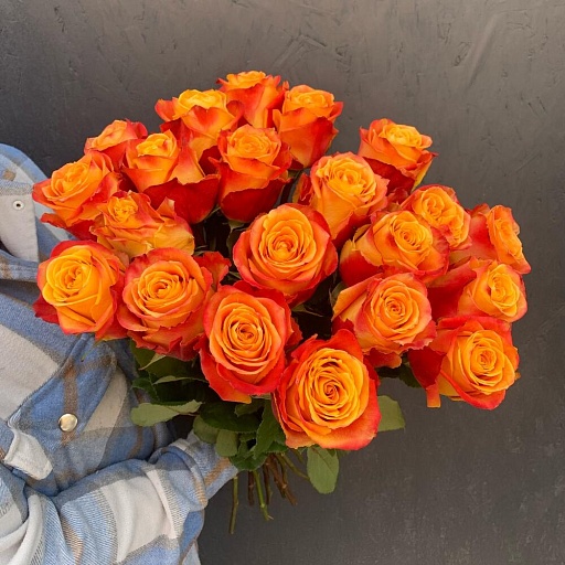 Букет из 21 красно-желтой розы «Силантой». Фото №2