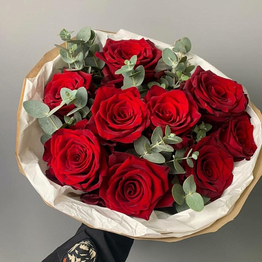 Букет из 9 красных роз с эвкалиптом "Альбион". Фото №2