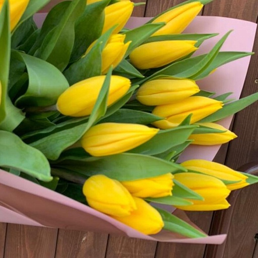 Букет из 25 желтых тюльпанов "Солнечные грезы". Фото №5