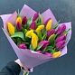 Букет из 25 желтых и фиолетовых тюльпанов "Весенние лучи". Фото №6
