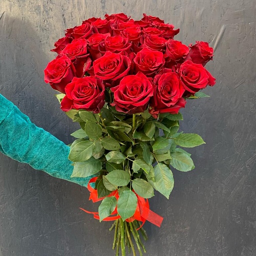 Букет из 25 красных роз "Эксплорер". Фото №4