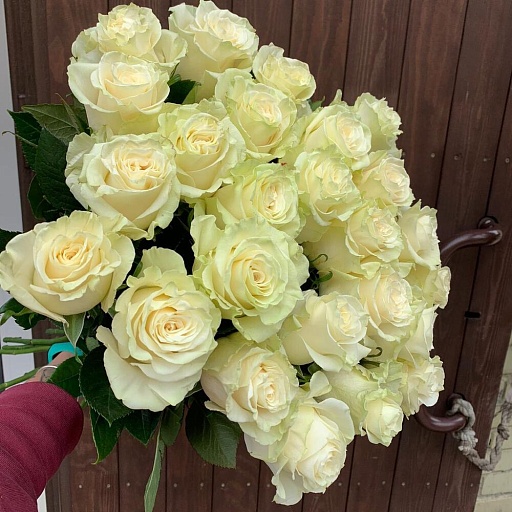 Букет из 25 белых роз "Мондиаль". Фото №2