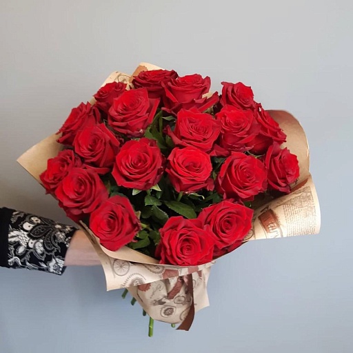 Букет из 19 красных роз "Эксплорер". Фото №3