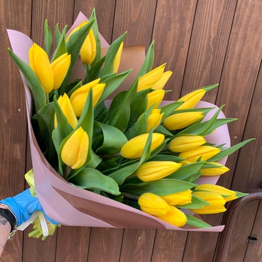 Букет из 25 желтых тюльпанов "Солнечные грезы". Фото №4