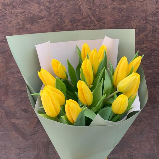 Букет из 15 желтых тюльпанов "Весеннее солнце". Фото №4